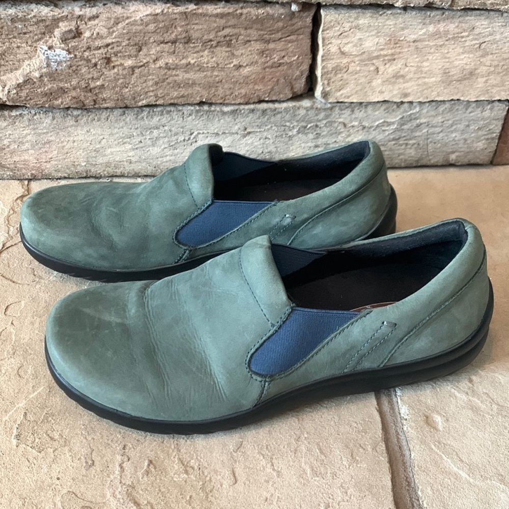 Klogs sz 7.5 green slip on comfort shoes